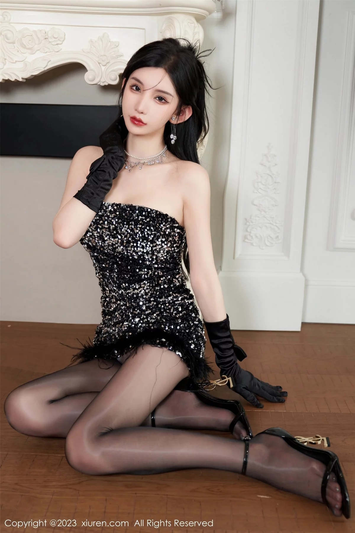 XiuRen第6771期_女神周于希Sally性感黑色低胸短裙配超薄油亮黑丝惹火诱惑写真87P