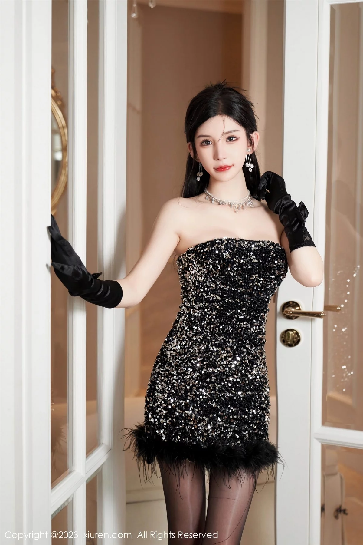 XiuRen第6771期_女神周于希Sally性感黑色低胸短裙配超薄油亮黑丝惹火诱惑写真87P