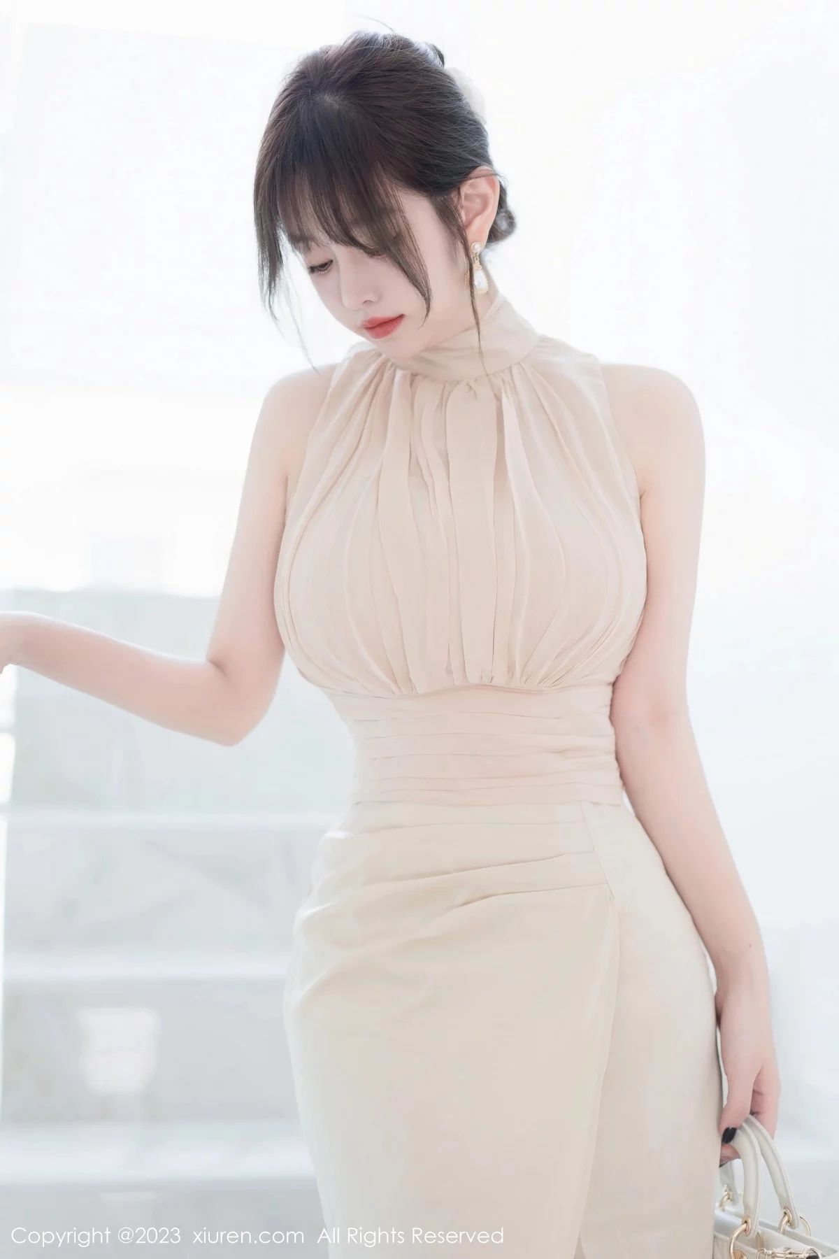 XiuRen第6768期_女神王雨纯脱浅色连衣长裙露浅色内衣配开档肉丝完美诱惑写真74P
