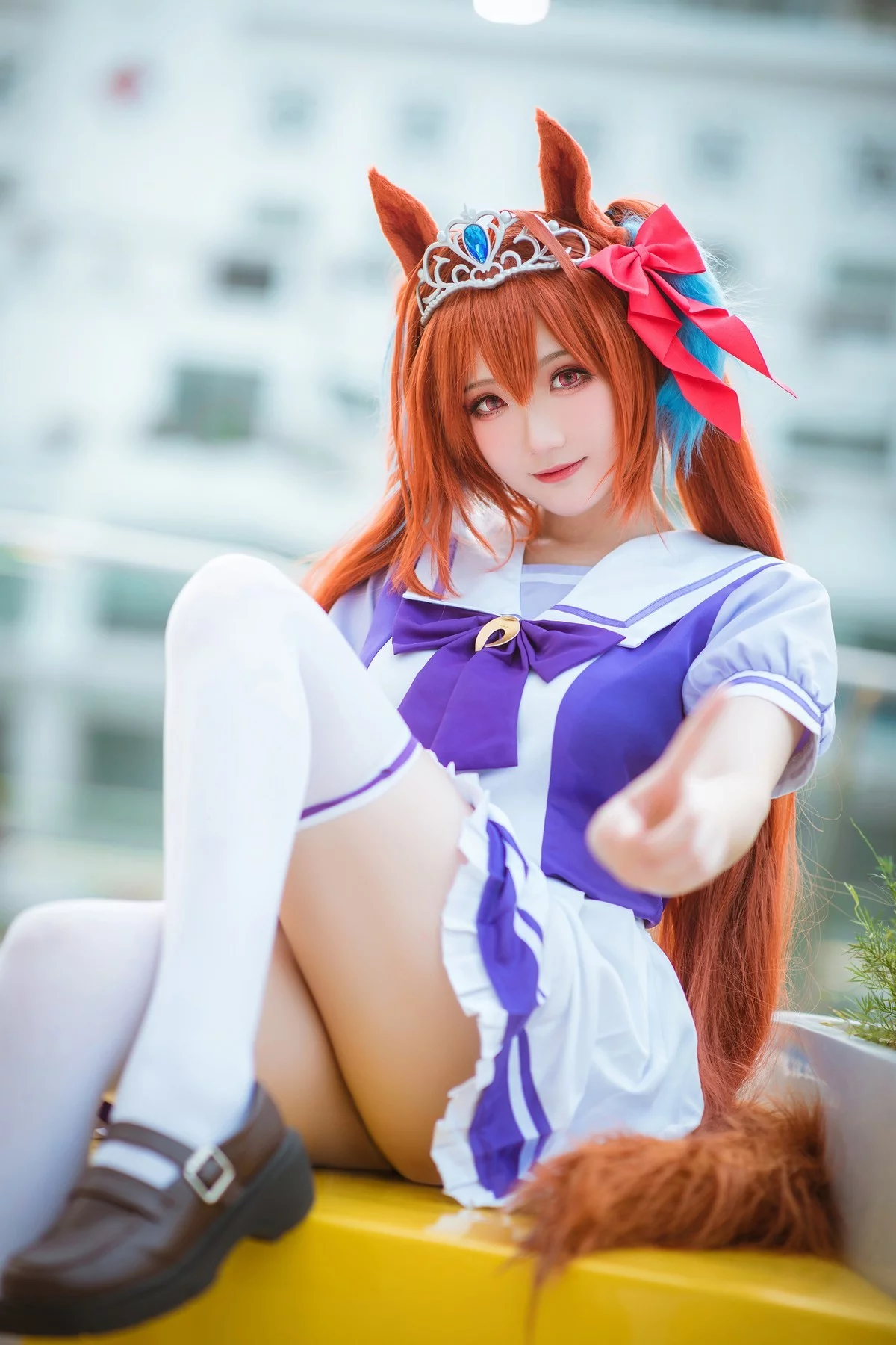 Coser美女瓜希酱赛马娘+大和赤骥主题泳池边蓝色连体泳衣秀完美身材诱惑写真30P