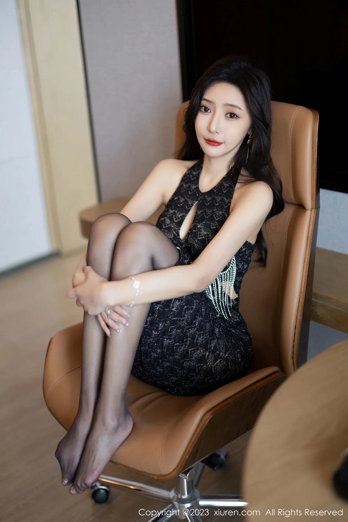XiuRen第6772期_女神王馨瑶yanni私房性感黑色内衣配黑色蕾丝吊袜极致魅惑写真87P