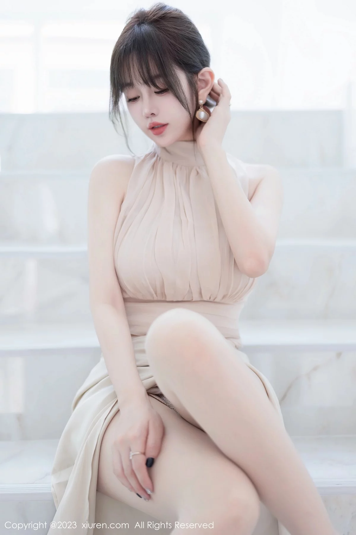 XiuRen第6768期_女神王雨纯脱浅色连衣长裙露浅色内衣配开档肉丝完美诱惑写真74P