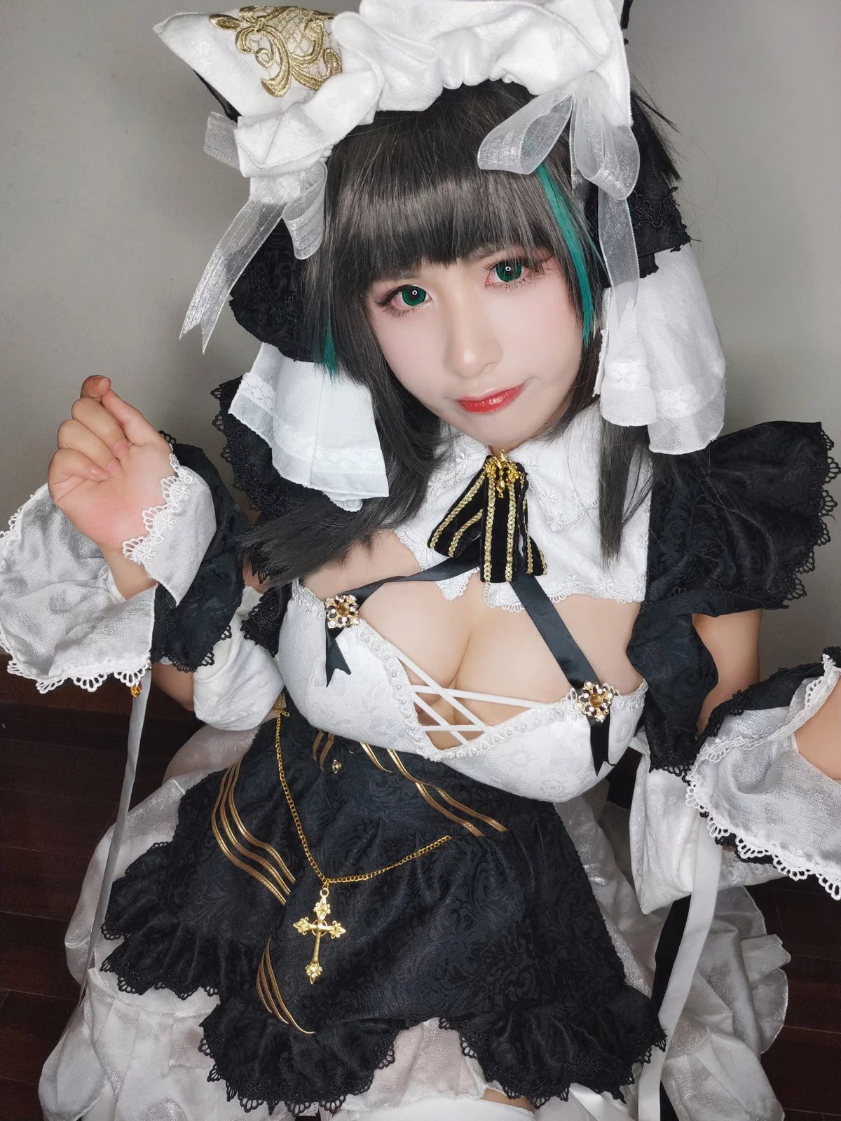网络美女柘烟_Zuken柴郡主题私房性感黑白女仆装配白丝吊袜秀翘臀美腿诱惑写真45P