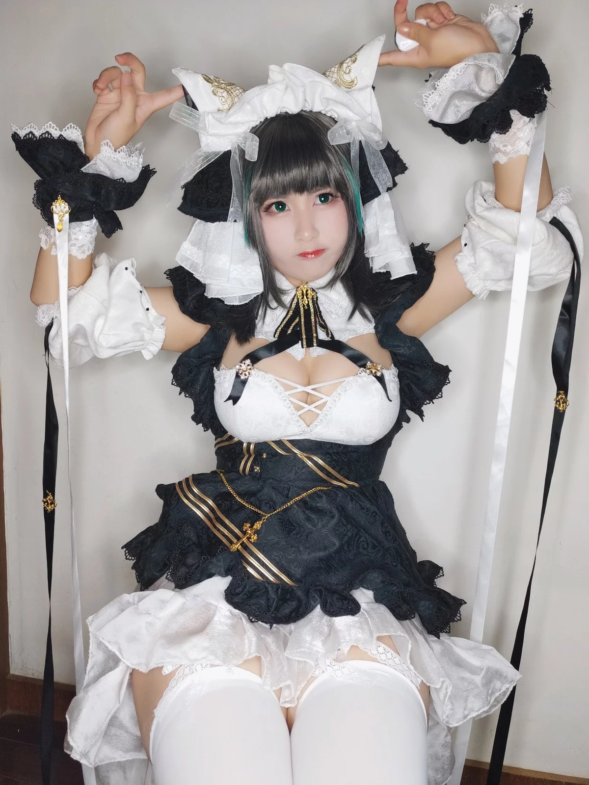 网络美女柘烟_Zuken柴郡主题私房性感黑白女仆装配白丝吊袜秀翘臀美腿诱惑写真45P