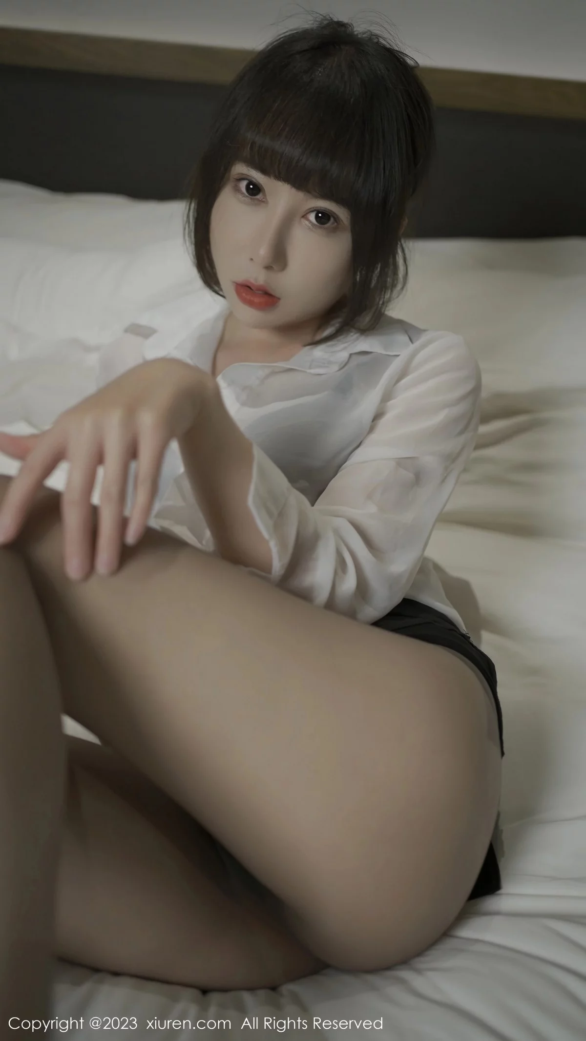 XiuRen第6776期_模特夏馨瑶性感白T配黑色短裙露黑色内衣秀曼妙身姿诱惑写真73P