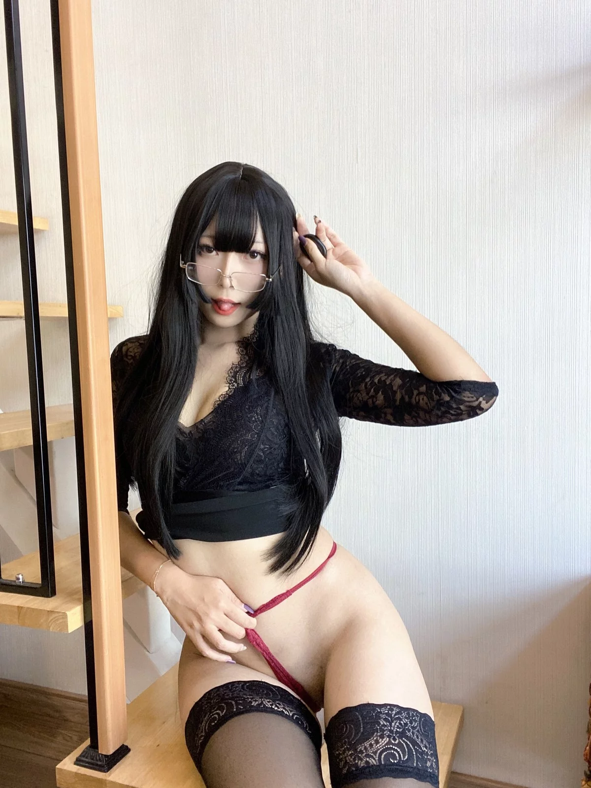 动漫博主Money冷冷黑蕾丝主题私房性感黑色蕾丝内衣配红色蕾丝内裤诱惑写真48P