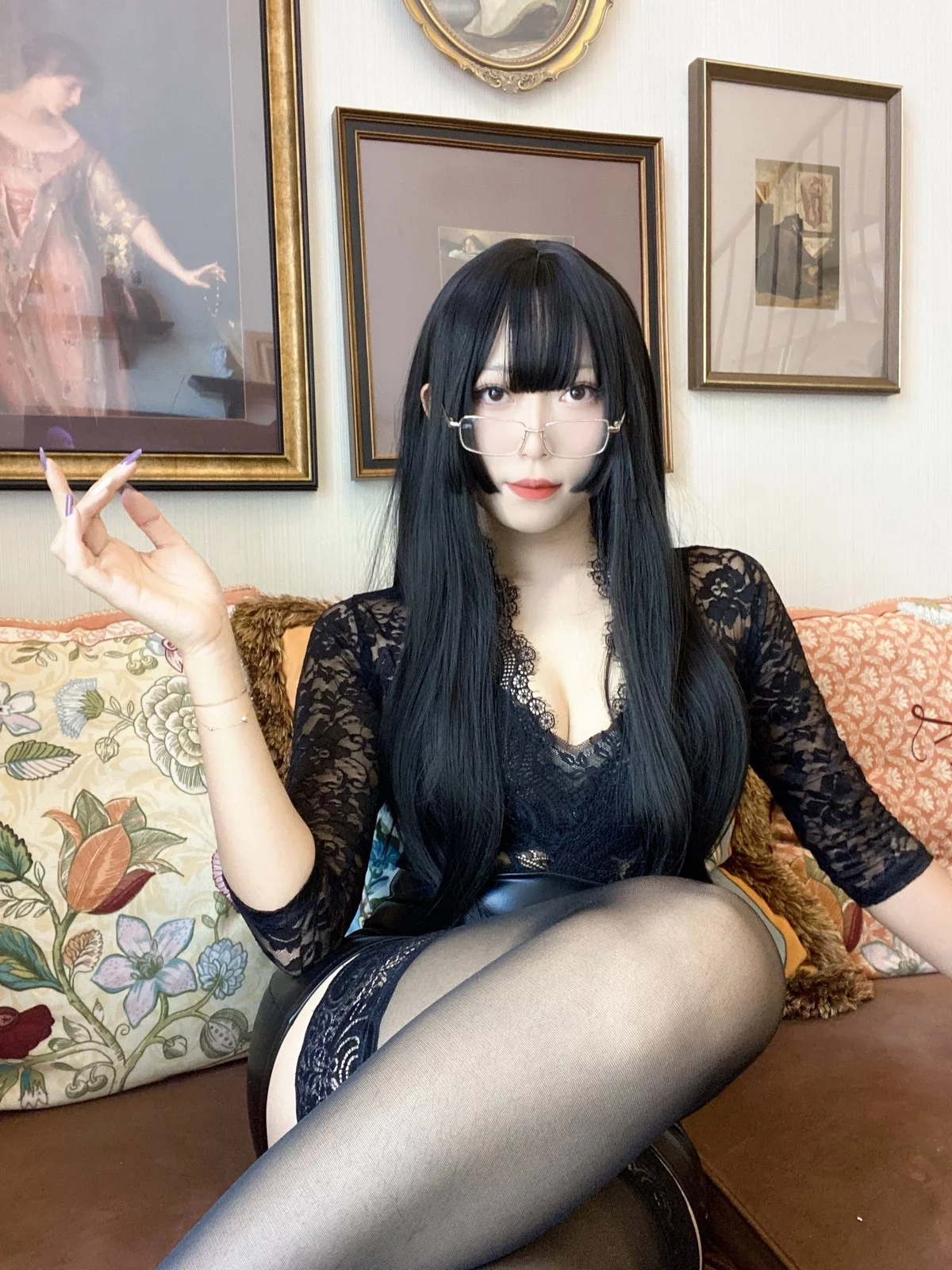 动漫博主Money冷冷黑蕾丝主题私房性感黑色蕾丝内衣配红色蕾丝内裤诱惑写真48P