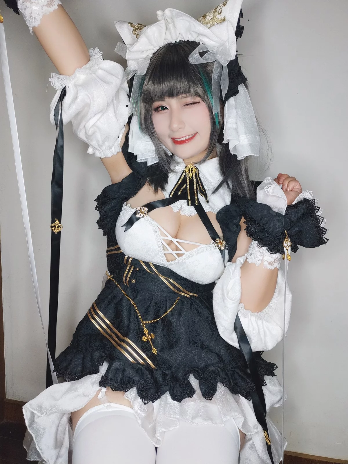 网络美女柘烟_Zuken柴郡主题私房性感黑白女仆装配白丝吊袜秀翘臀美腿诱惑写真45P