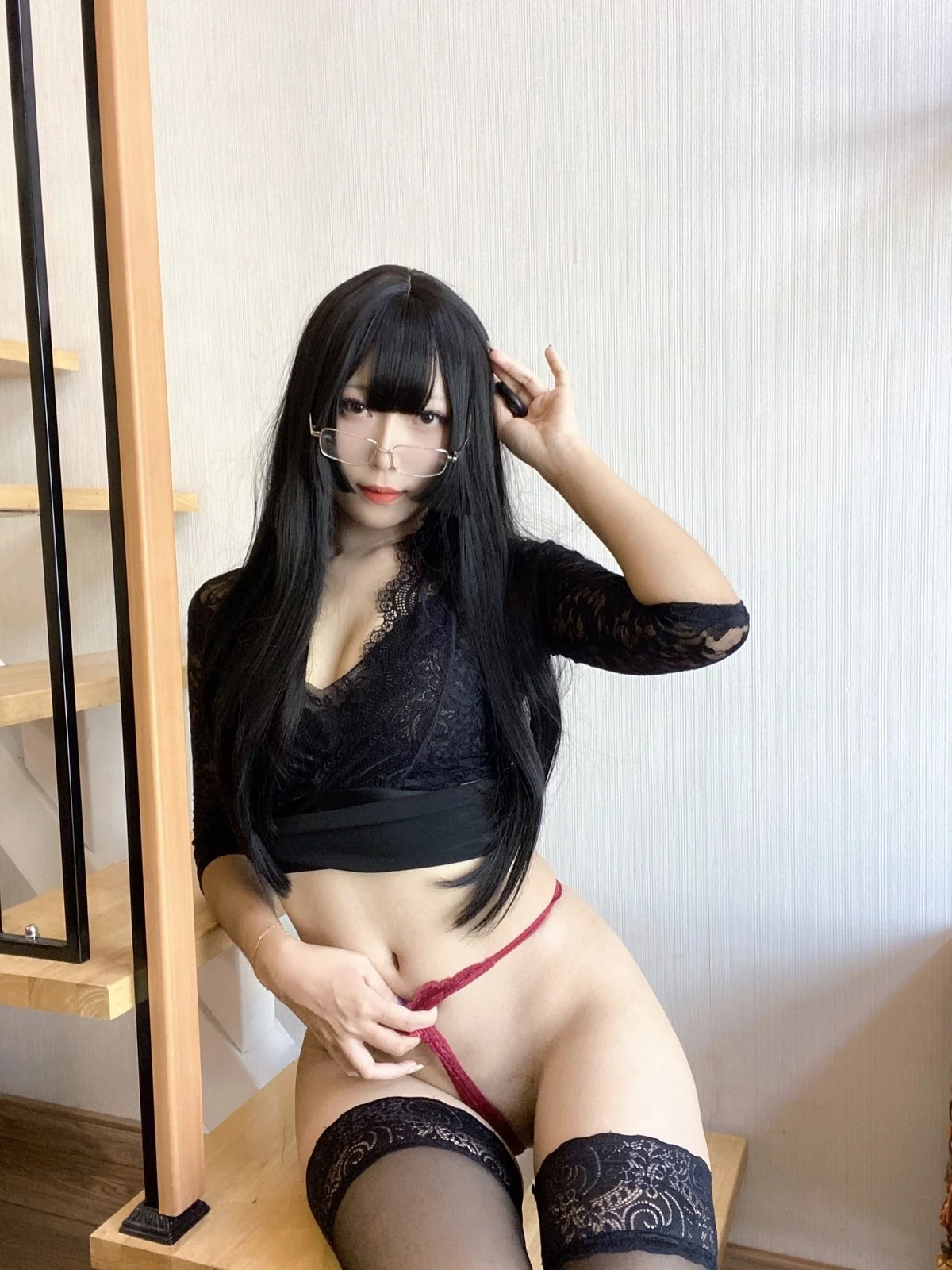 动漫博主Money冷冷黑蕾丝主题私房性感黑色蕾丝内衣配红色蕾丝内裤诱惑写真48P