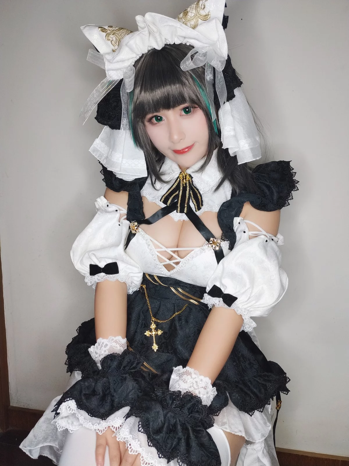 网络美女柘烟_Zuken柴郡主题私房性感黑白女仆装配白丝吊袜秀翘臀美腿诱惑写真45P