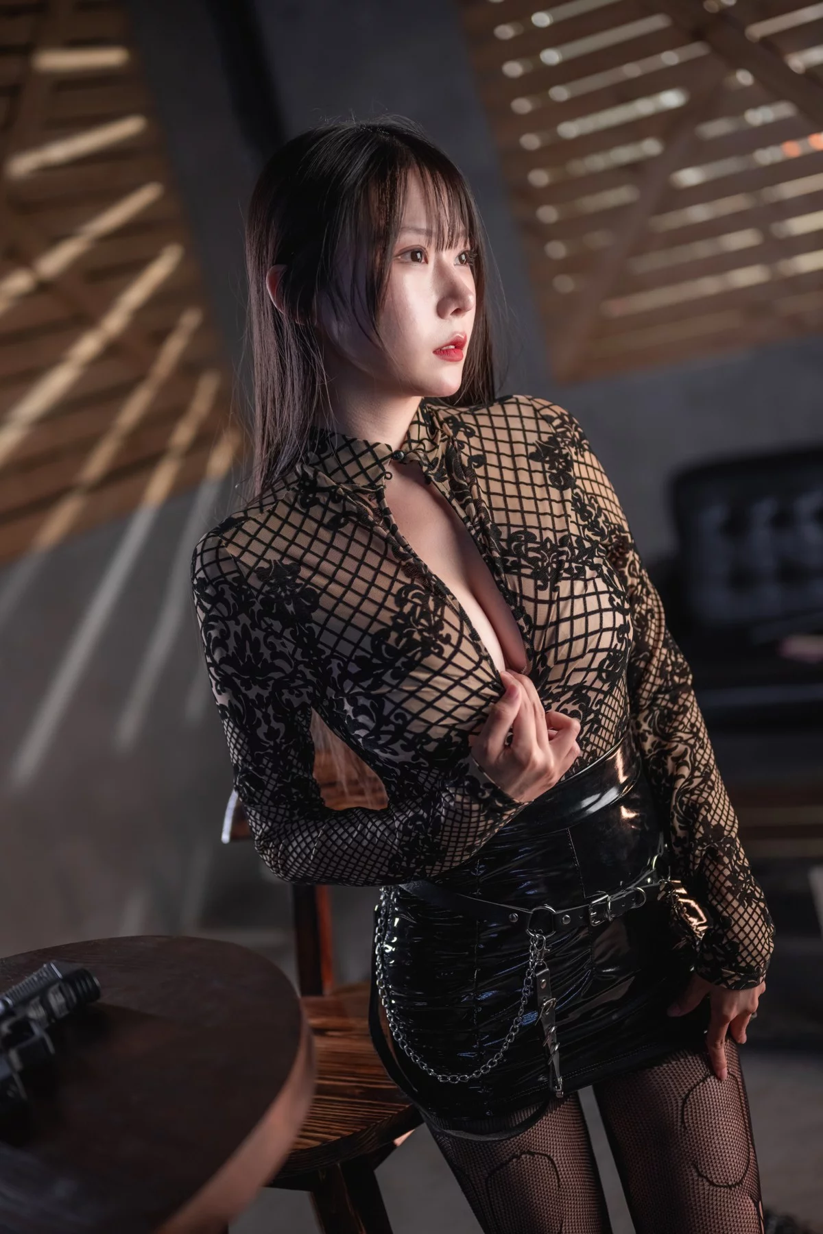 网络美女香草喵露露秘密搜查官主题黑色开胸服饰配黑丝吊袜秀丰满身材诱惑写真71P