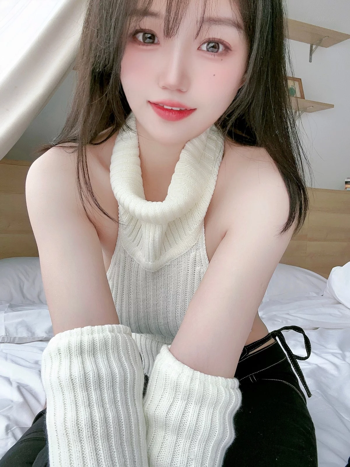 动漫博主小仓千代w会员合集主题性感比基尼+白色露背毛衣秀完美身材诱惑写真76P