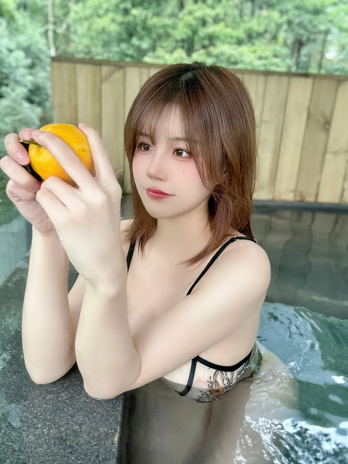 动漫博主小仓千代w会员合集主题性感比基尼+白色露背毛衣秀完美身材诱惑写真76P