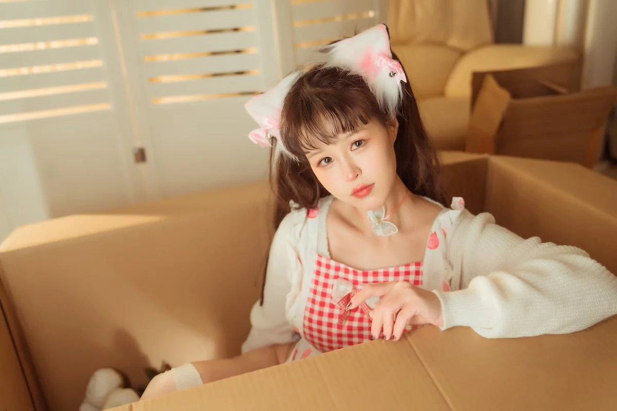 网络美少女晕崽Zz箱娘主题私房性感白色毛衣半撩露傲人豪乳遮点极致诱惑写真52P