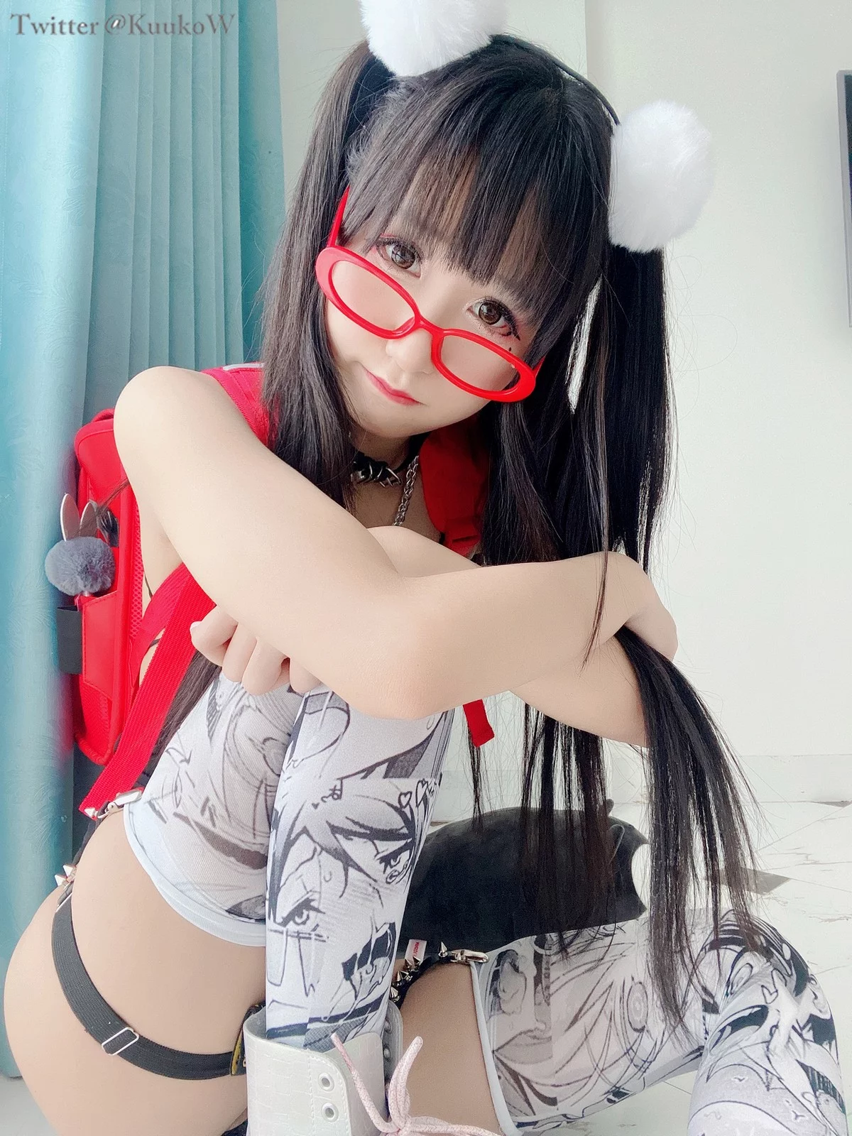 越南妹子KuukoW-Megane主题私房性感黑色高叉连体衣配卡通丝袜迷人诱惑写真52P