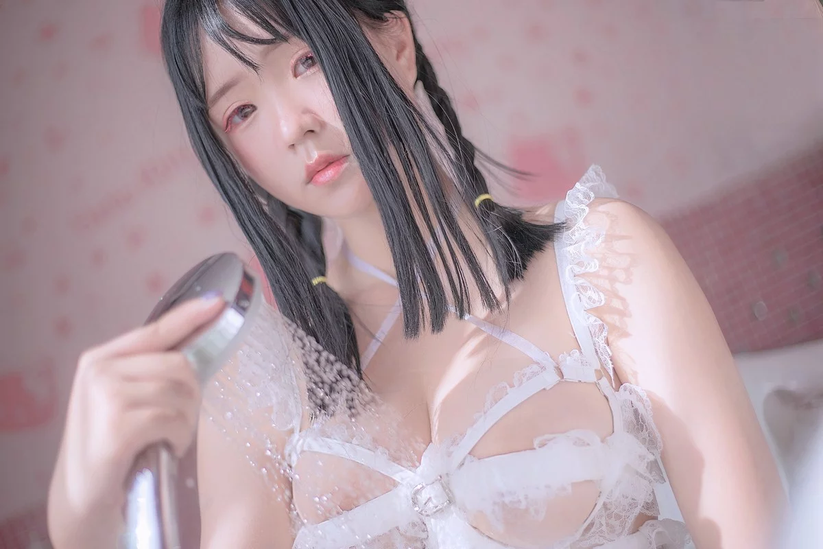 美少女博主阿汐汐W束缚主题私房浴室性感白色蕾丝情趣内衣秀丰满身材诱惑写真46P