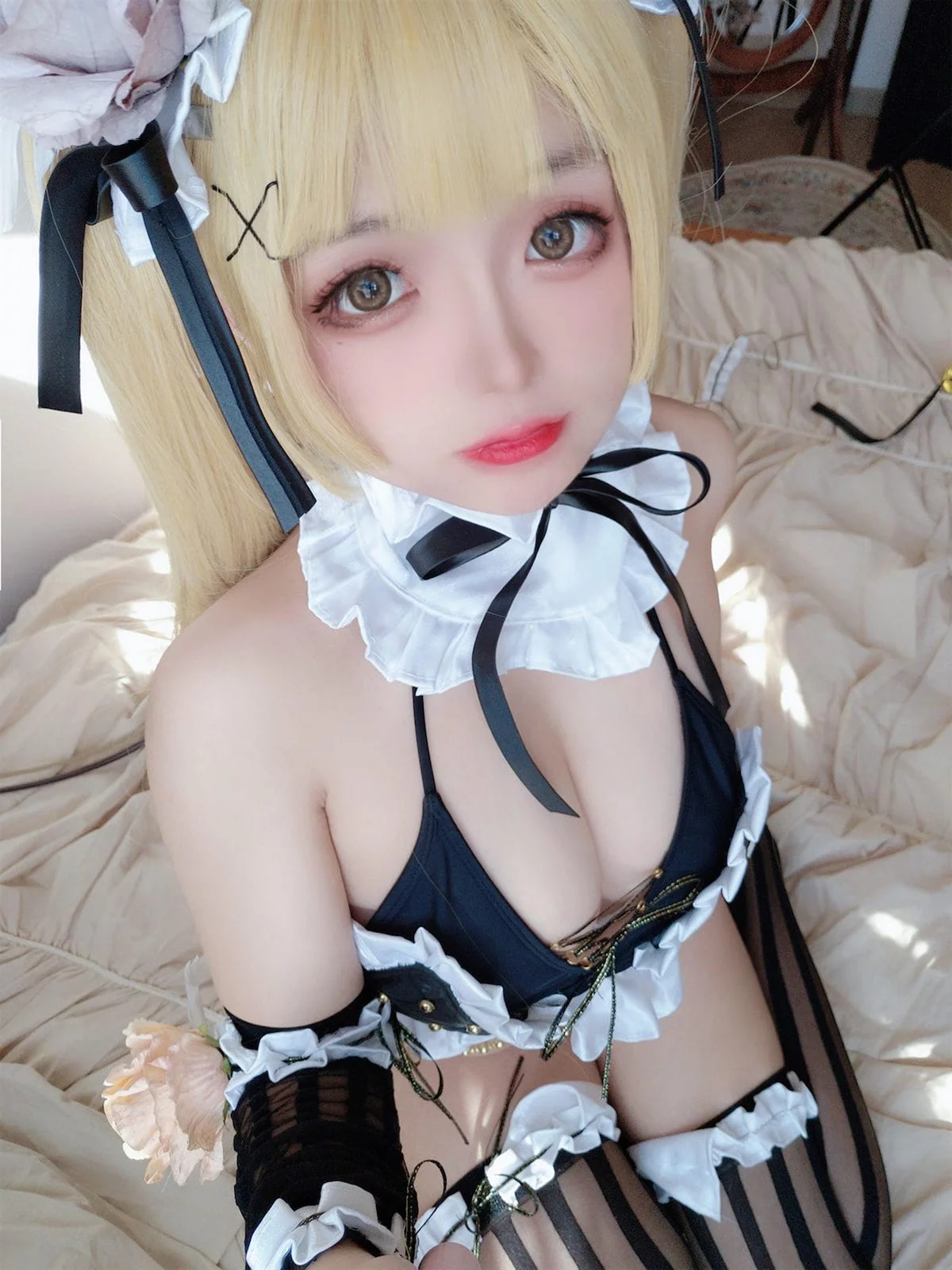 Cosplay美女日奈娇内普提斯主题私房性感黑白女仆装配黑丝袜秀丰满身材诱惑写真75P