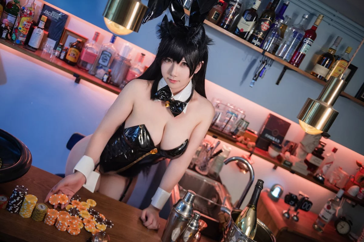 微肉感萌妹是本末末爱宕兔女郎主题性感黑色皮质高叉连体衣配黑丝吊袜诱惑写真32P