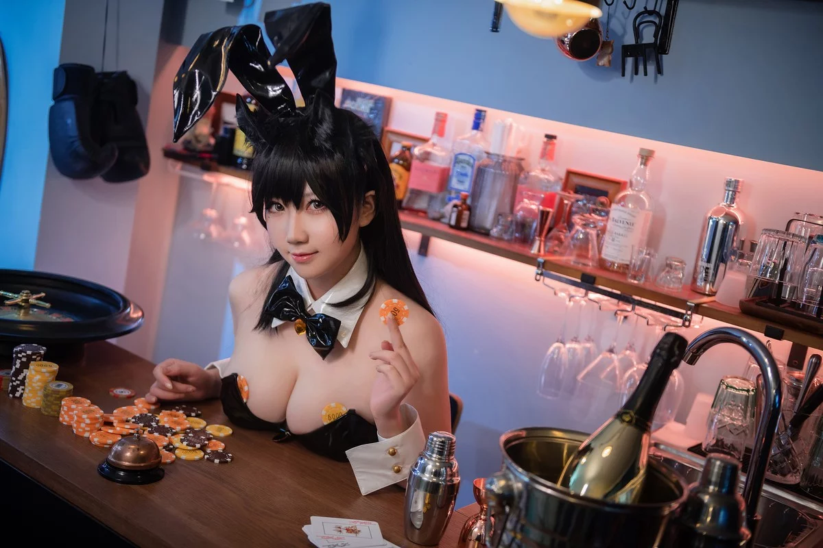 微肉感萌妹是本末末爱宕兔女郎主题性感黑色皮质高叉连体衣配黑丝吊袜诱惑写真32P