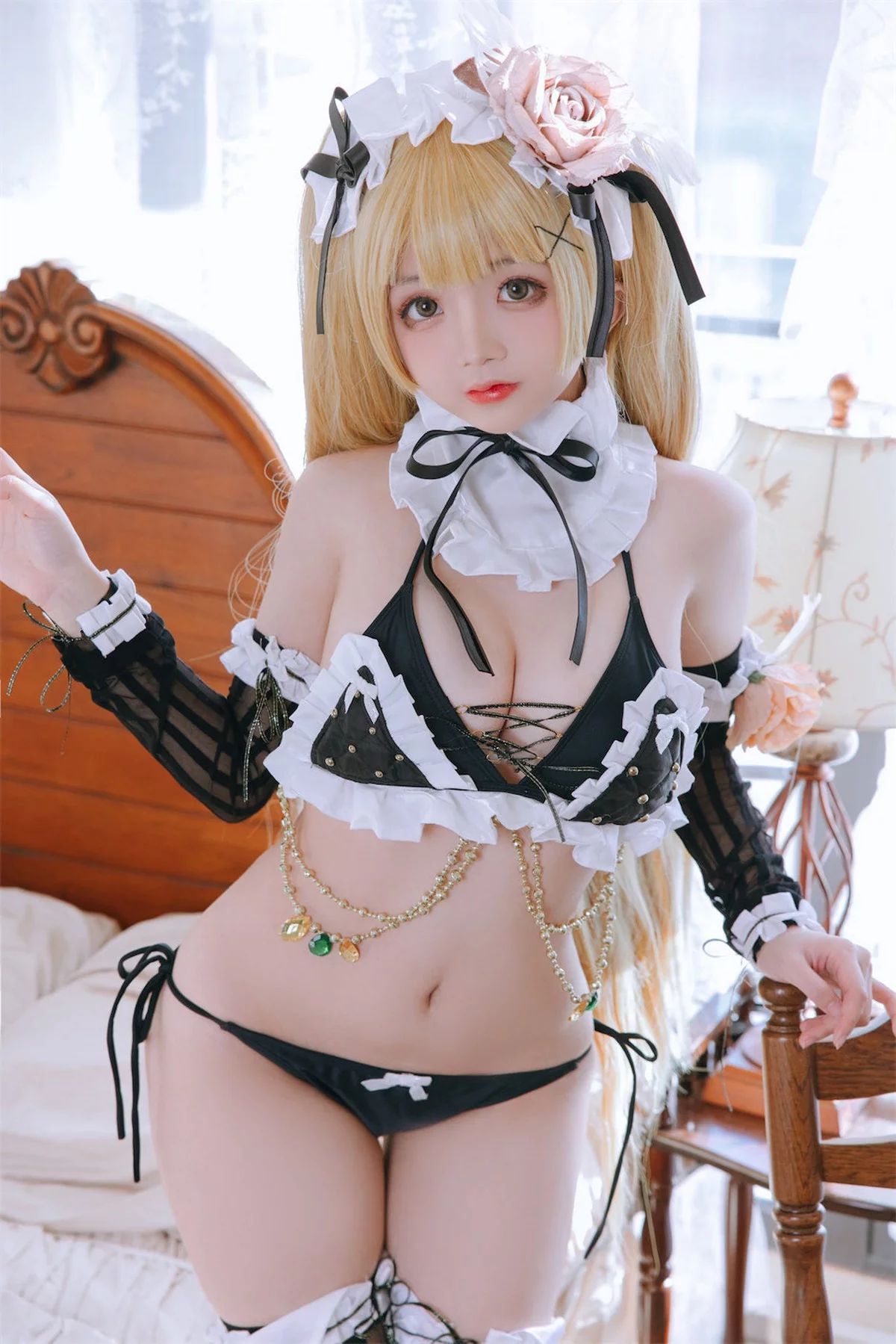 Cosplay美女日奈娇内普提斯主题私房性感黑白女仆装配黑丝袜秀丰满身材诱惑写真75P