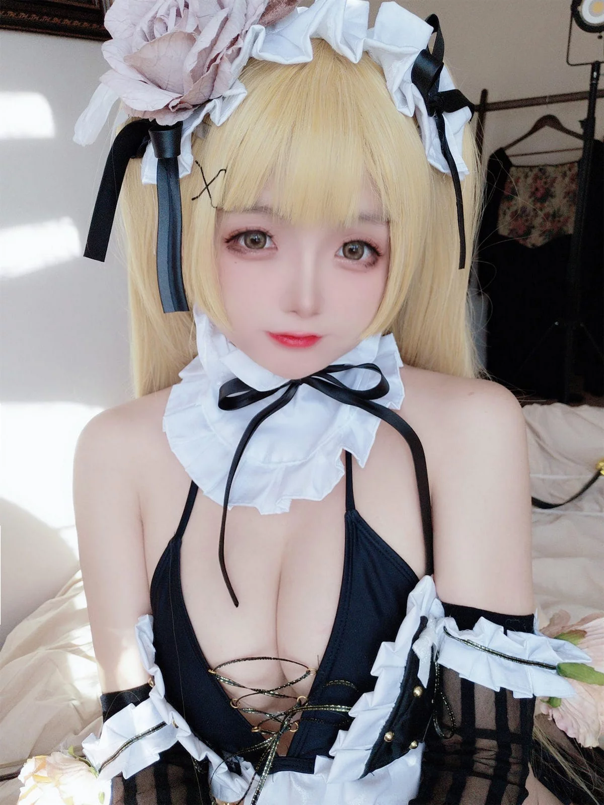 Cosplay美女日奈娇内普提斯主题私房性感黑白女仆装配黑丝袜秀丰满身材诱惑写真75P