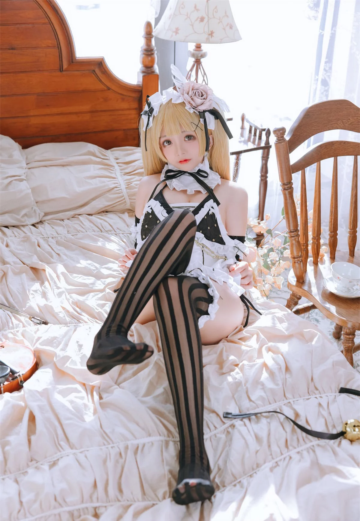Cosplay美女日奈娇内普提斯主题私房性感黑白女仆装配黑丝袜秀丰满身材诱惑写真75P