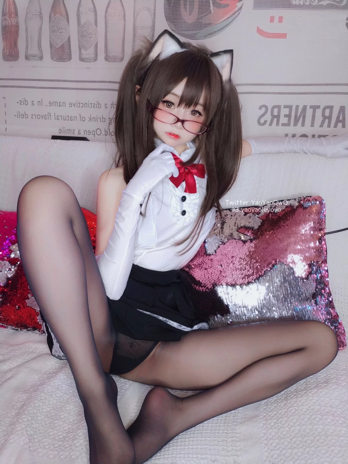 网络美女软妹摇摇乐黑色紧身衣主题白色上衣配黑短裙露超薄黑丝极致诱惑写真100P