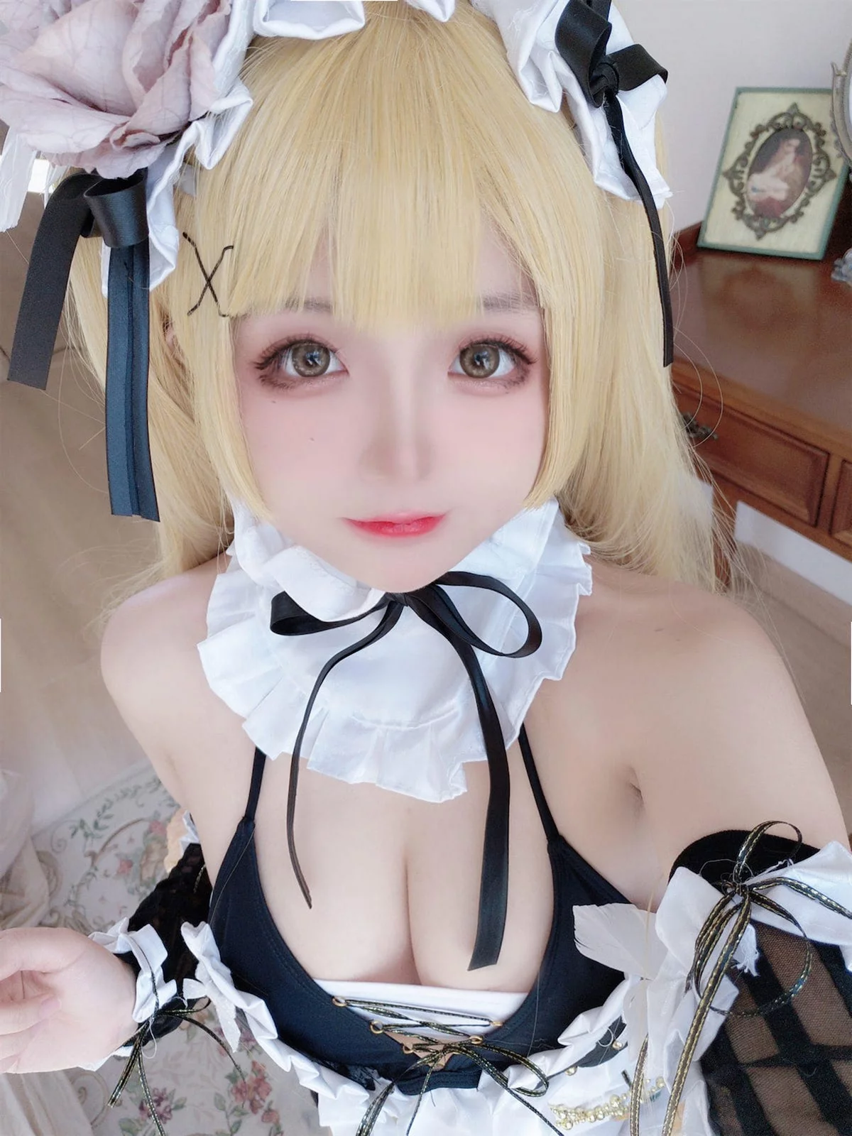 Cosplay美女日奈娇内普提斯主题私房性感黑白女仆装配黑丝袜秀丰满身材诱惑写真75P
