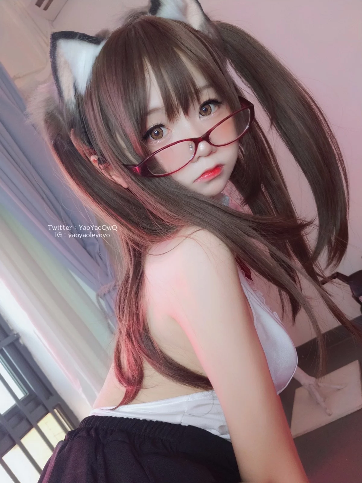 网络美女软妹摇摇乐黑色紧身衣主题白色上衣配黑短裙露超薄黑丝极致诱惑写真100P