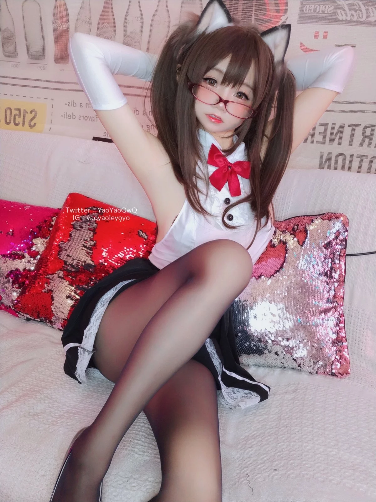 网络美女软妹摇摇乐黑色紧身衣主题白色上衣配黑短裙露超薄黑丝极致诱惑写真100P