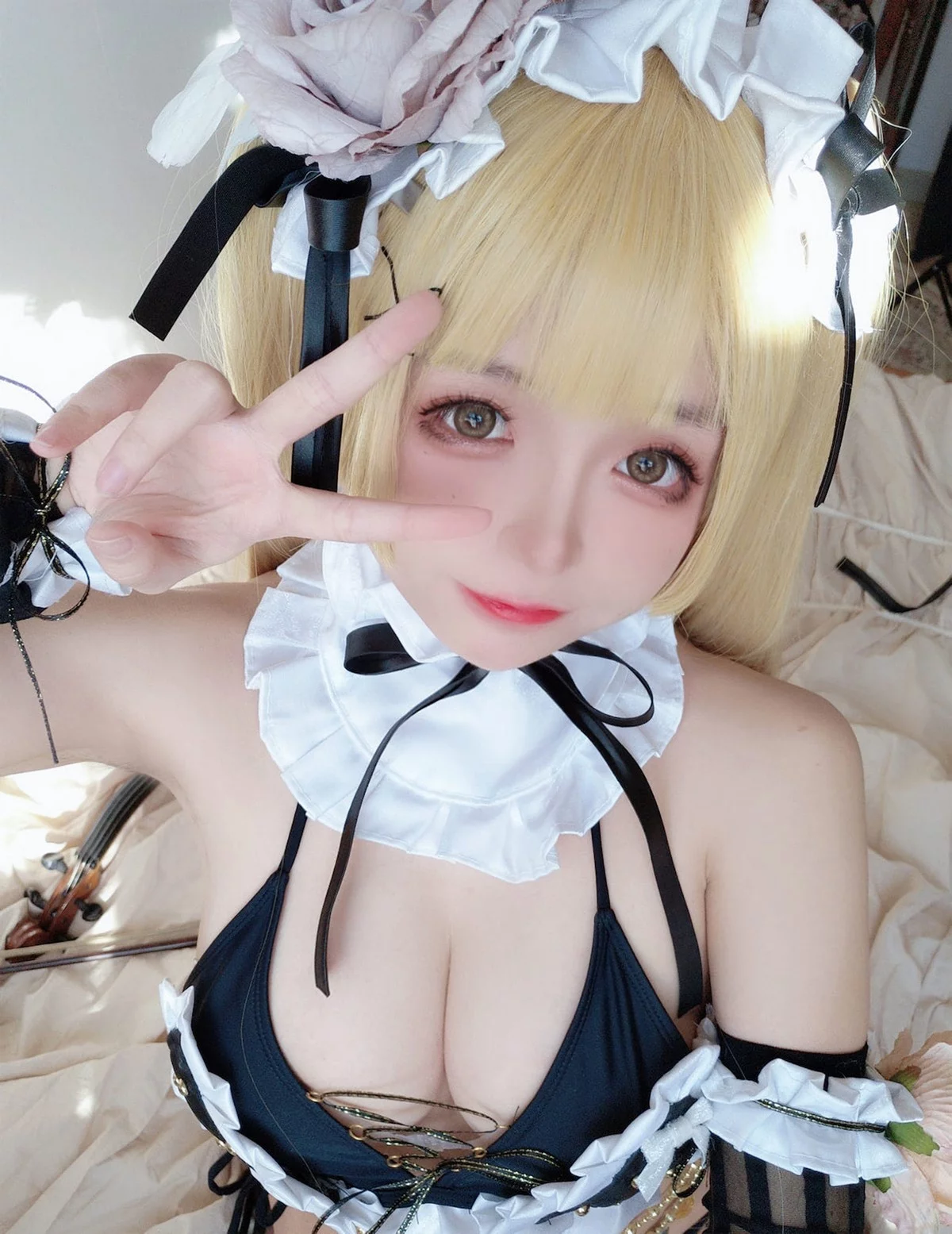 Cosplay美女日奈娇内普提斯主题私房性感黑白女仆装配黑丝袜秀丰满身材诱惑写真75P