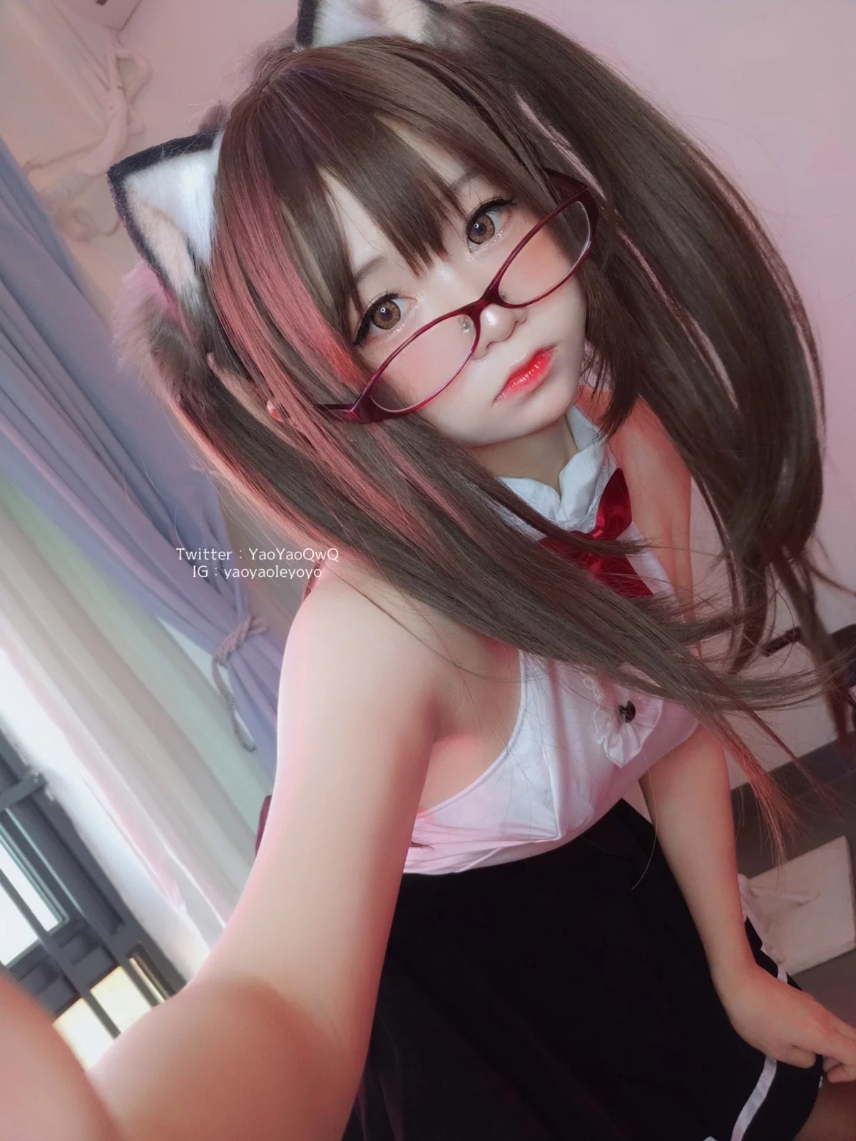网络美女软妹摇摇乐黑色紧身衣主题白色上衣配黑短裙露超薄黑丝极致诱惑写真100P