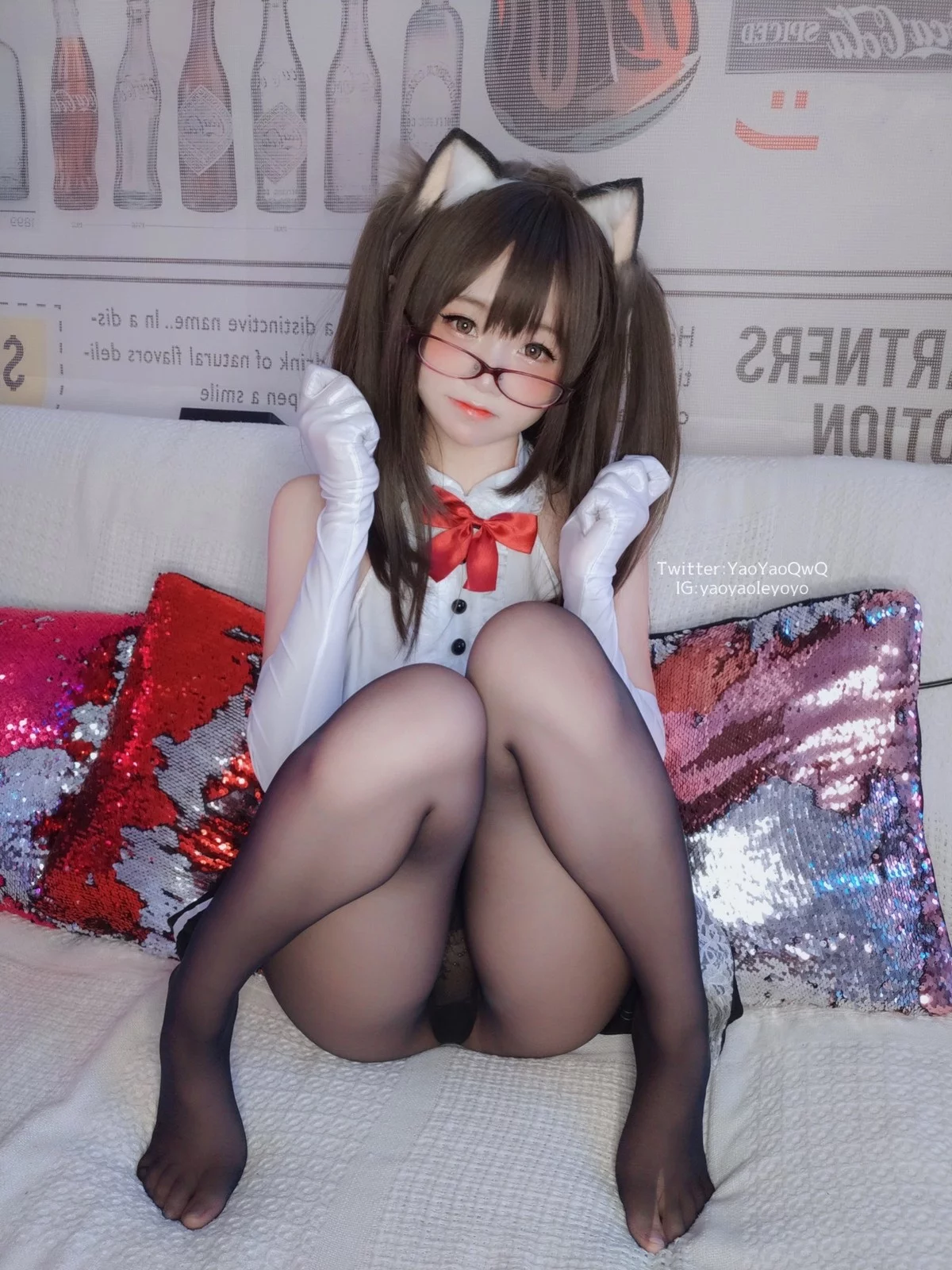 网络美女软妹摇摇乐黑色紧身衣主题白色上衣配黑短裙露超薄黑丝极致诱惑写真100P