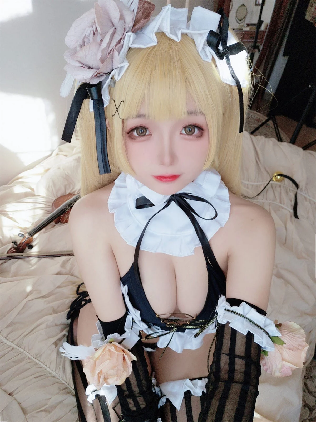 Cosplay美女日奈娇内普提斯主题私房性感黑白女仆装配黑丝袜秀丰满身材诱惑写真75P