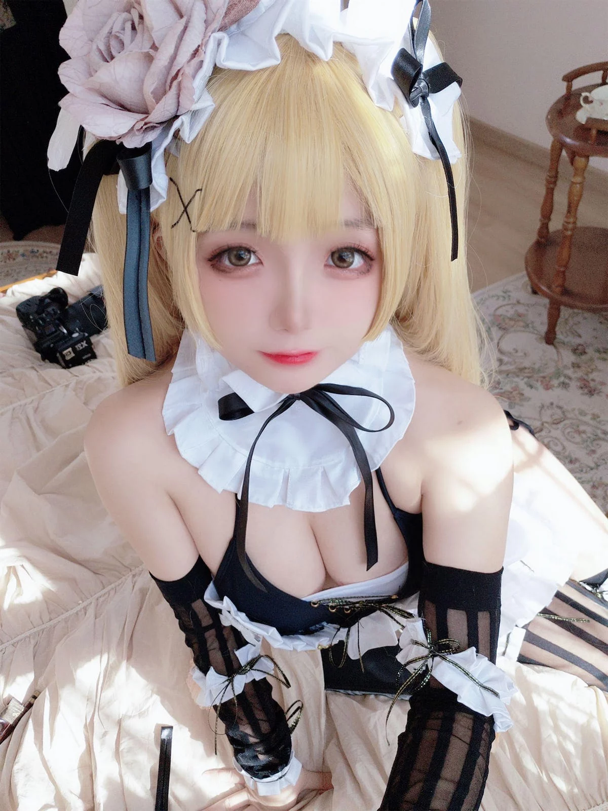Cosplay美女日奈娇内普提斯主题私房性感黑白女仆装配黑丝袜秀丰满身材诱惑写真75P