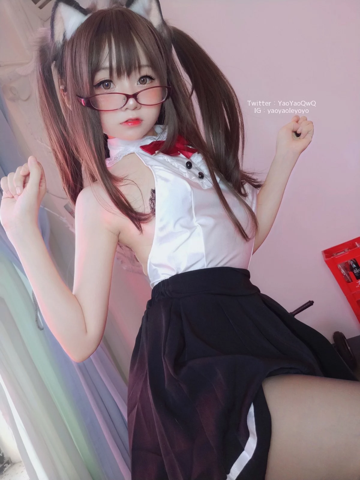 网络美女软妹摇摇乐黑色紧身衣主题白色上衣配黑短裙露超薄黑丝极致诱惑写真100P