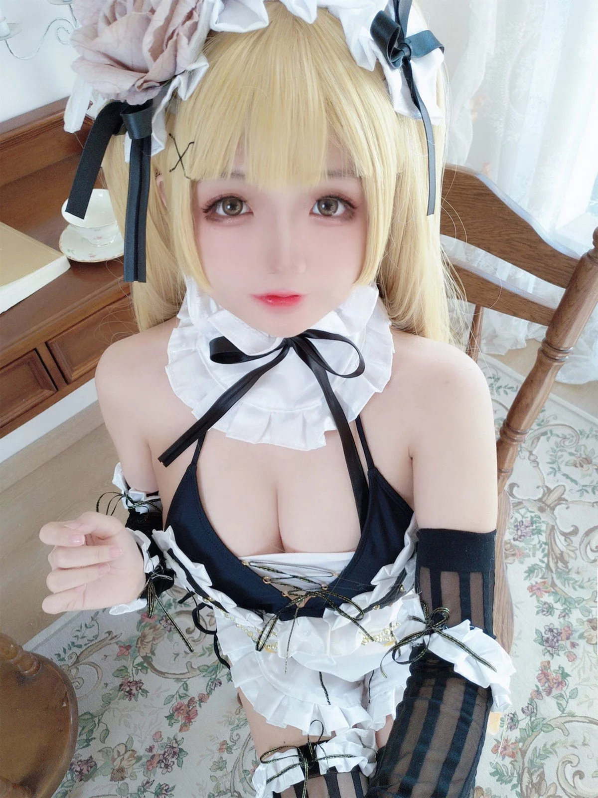 Cosplay美女日奈娇内普提斯主题私房性感黑白女仆装配黑丝袜秀丰满身材诱惑写真75P