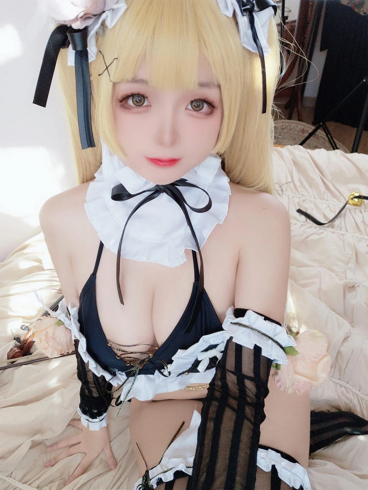 Cosplay美女日奈娇内普提斯主题私房性感黑白女仆装配黑丝袜秀丰满身材诱惑写真75P