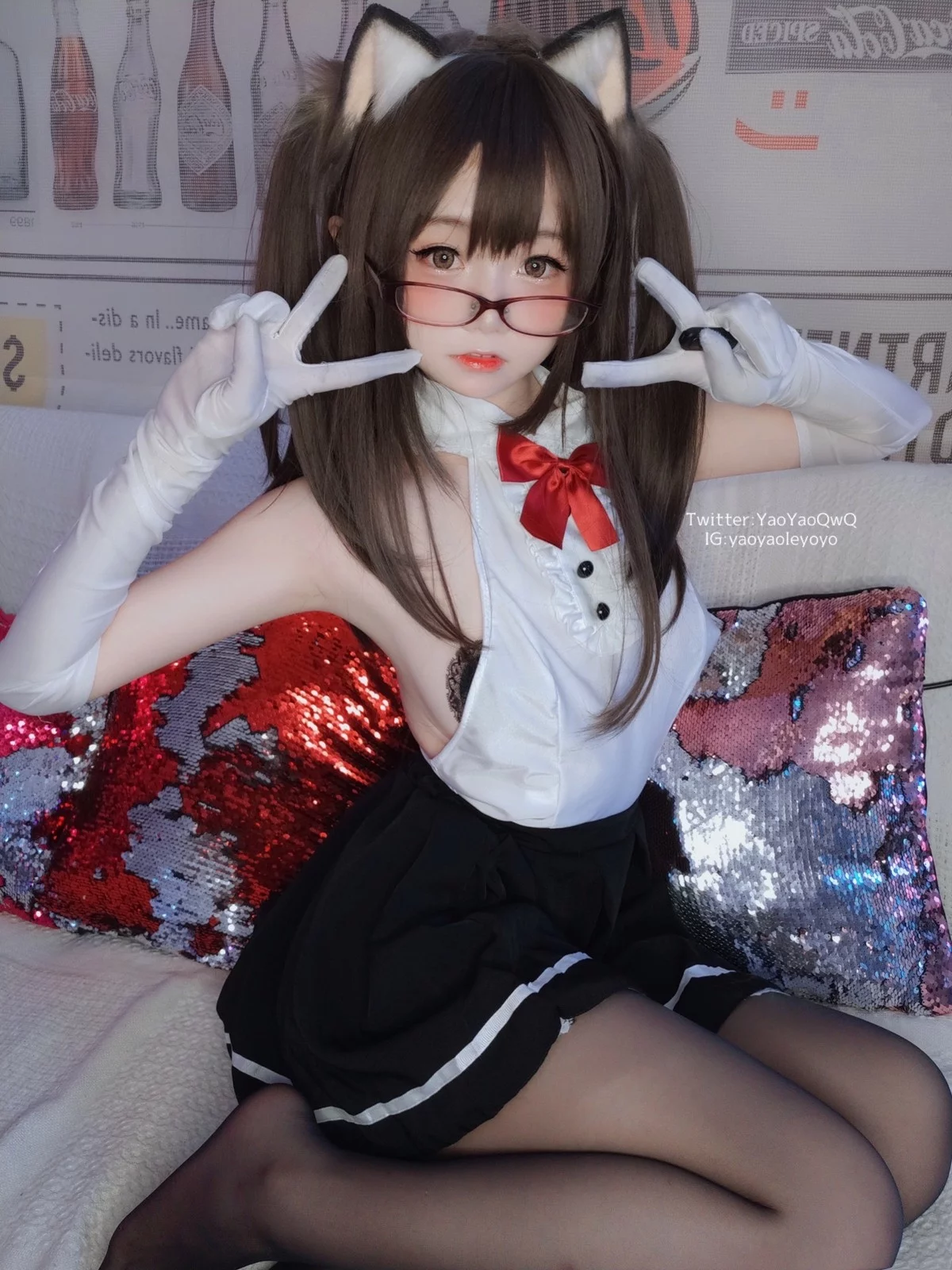 网络美女软妹摇摇乐黑色紧身衣主题白色上衣配黑短裙露超薄黑丝极致诱惑写真100P
