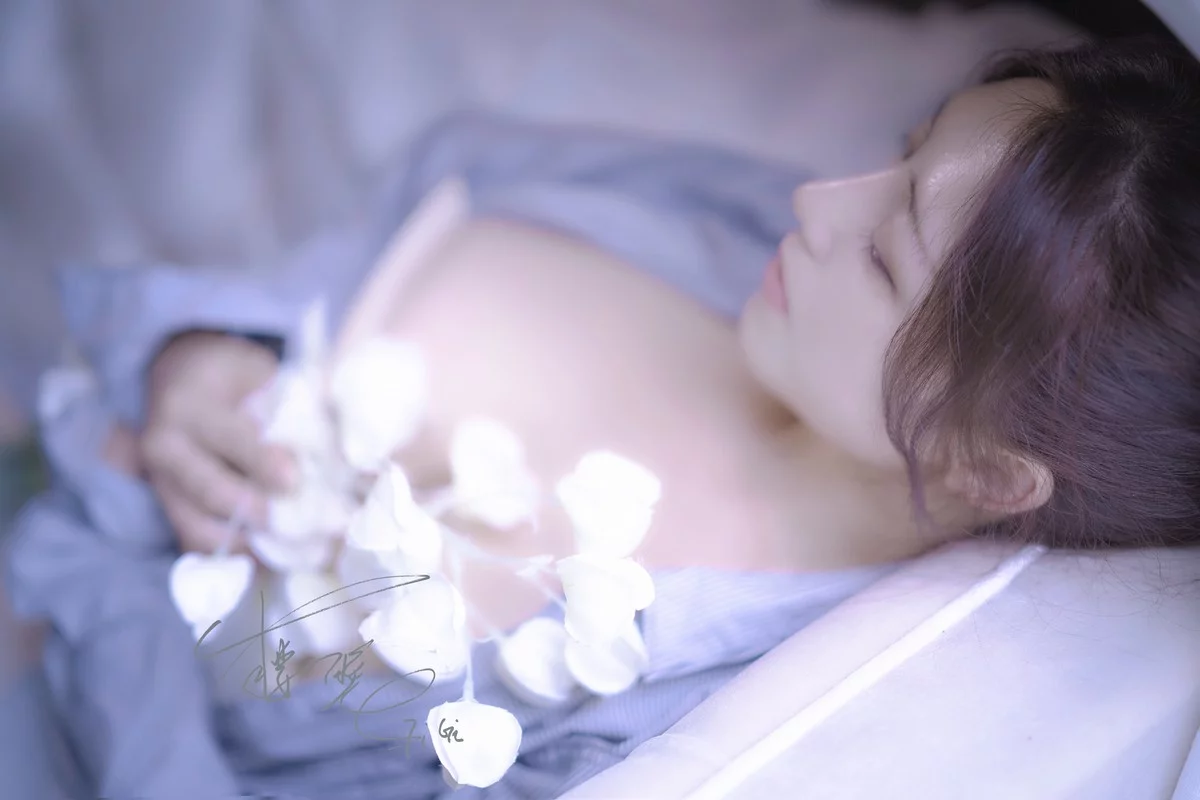 网络红人樱晚GiGi你的衬衫主题私房性感真空条纹衬衫秀傲人豪乳撩人诱惑写真22P