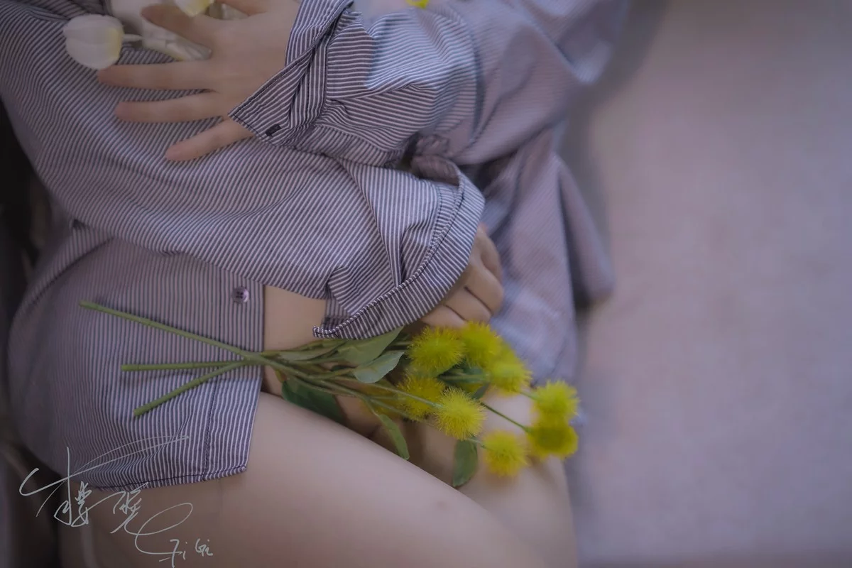 网络红人樱晚GiGi你的衬衫主题私房性感真空条纹衬衫秀傲人豪乳撩人诱惑写真22P