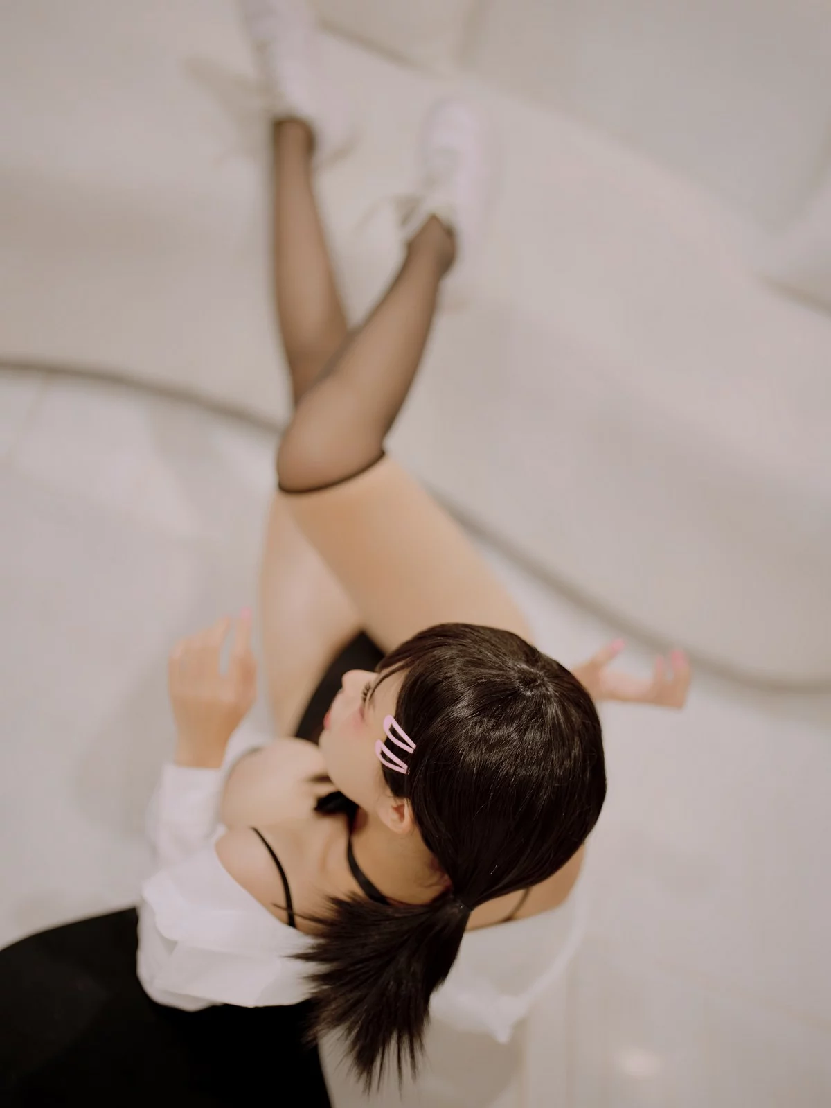网络美女PingPing-Kobeni主题性感白T配黑色薄透连体衣秀豪乳翘臀诱惑写真57P