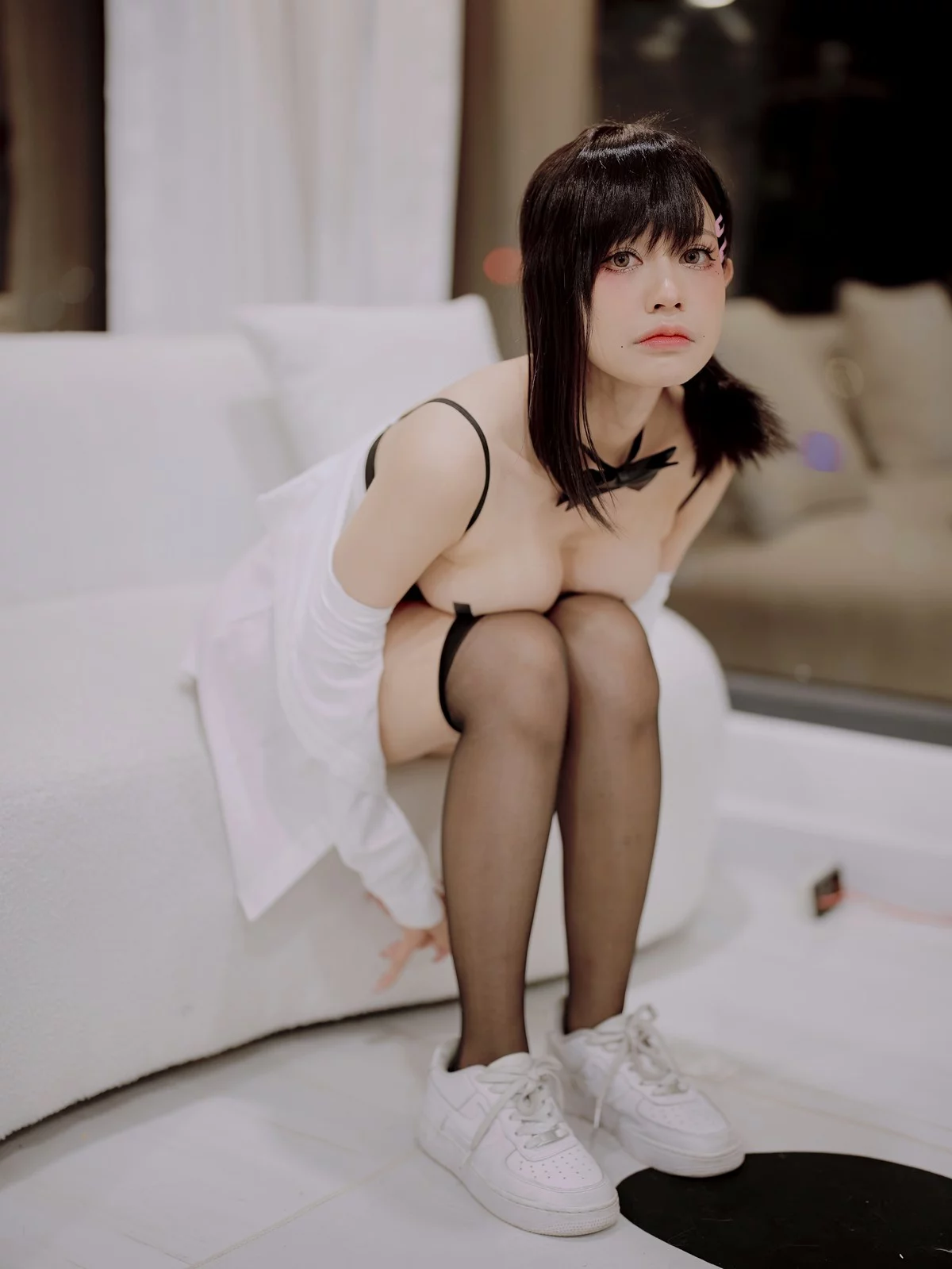 网络美女PingPing-Kobeni主题性感白T配黑色薄透连体衣秀豪乳翘臀诱惑写真57P