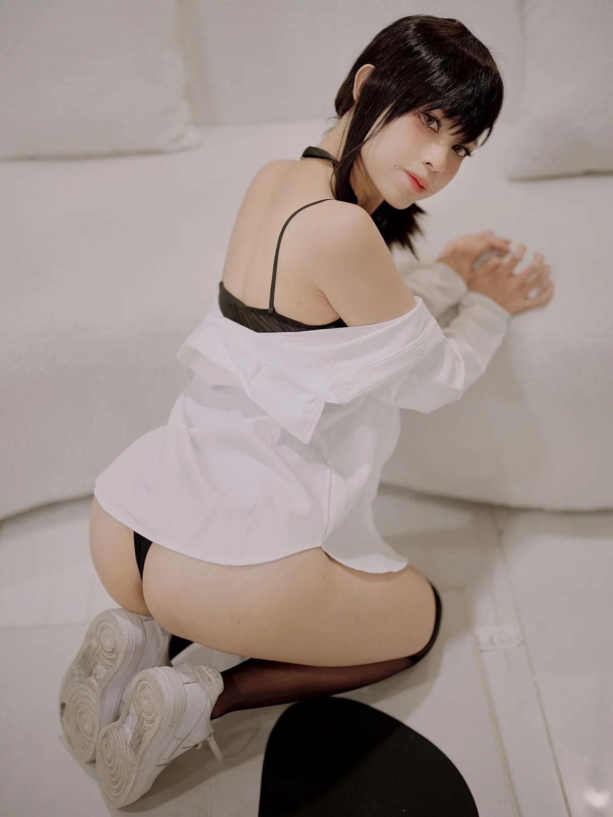 网络美女PingPing-Kobeni主题性感白T配黑色薄透连体衣秀豪乳翘臀诱惑写真57P