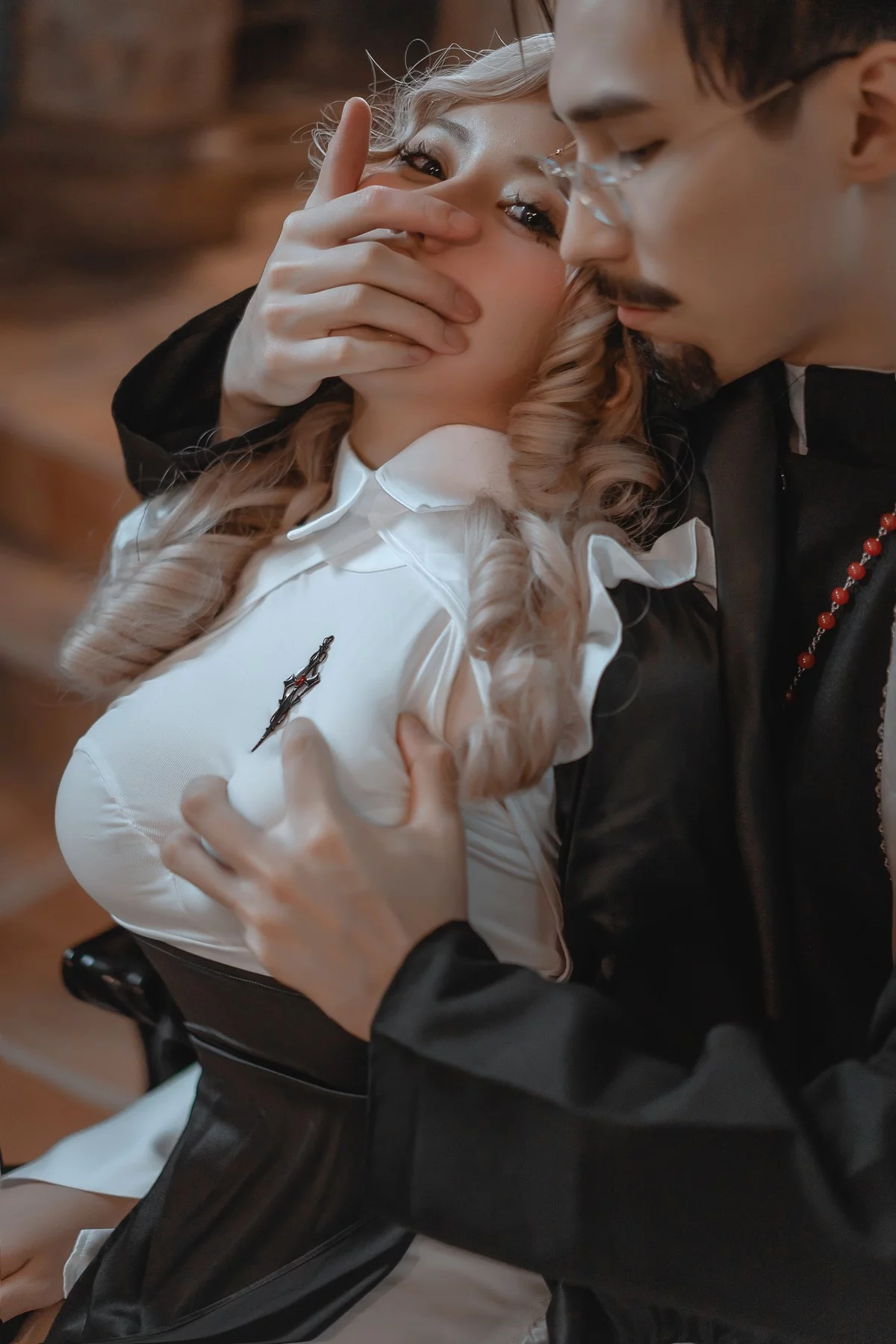 网络美女一笑芳香沁神父修女主题性感黑白修女服配白丝吊袜秀丰满身材诱惑写真42P