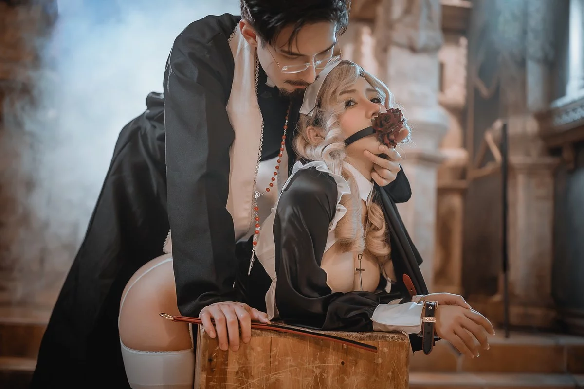 网络美女一笑芳香沁神父修女主题性感黑白修女服配白丝吊袜秀丰满身材诱惑写真42P
