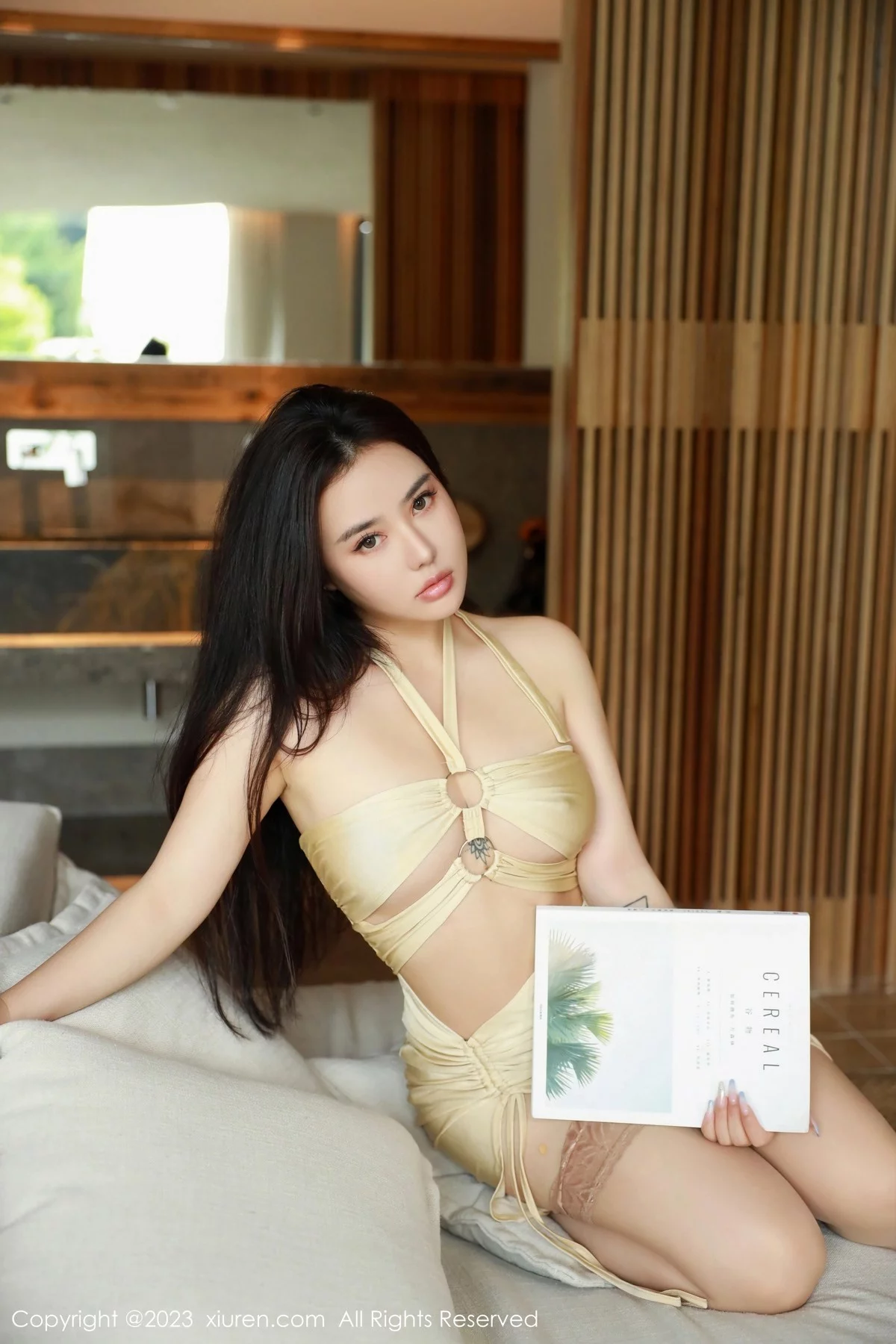 XiuRen第6840期_女神Manuela玛鲁娜性感浅黄色露肩连衣裙秀翘臀美腿诱惑写真53P