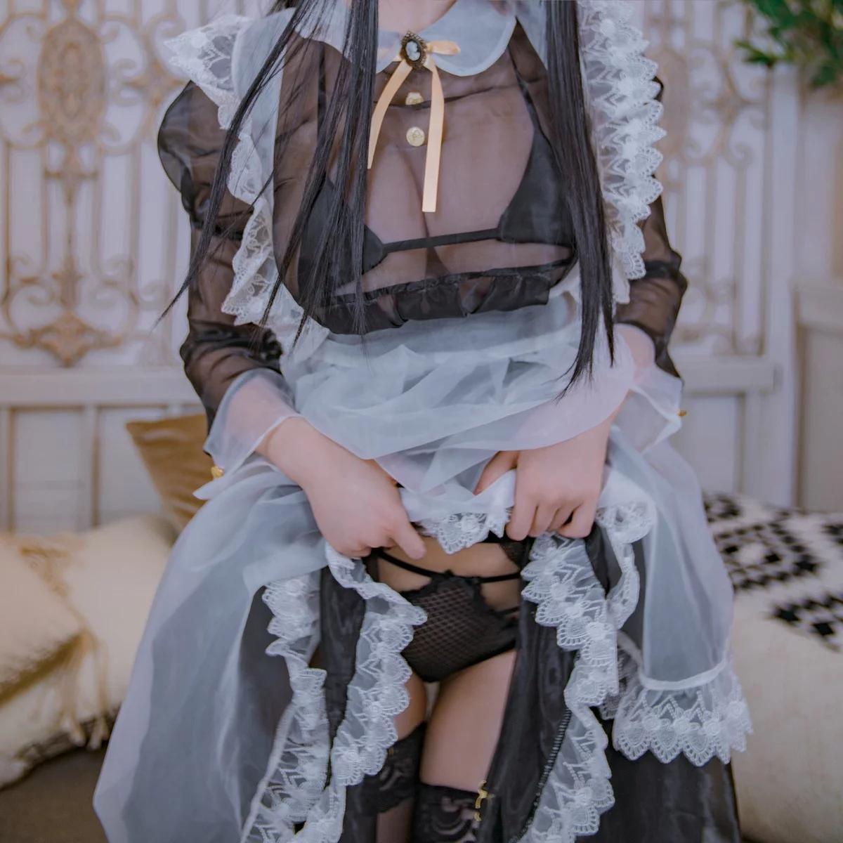 网络美女起司块wii会长是女仆大人主题性感黑白薄透女仆装配黑丝吊袜诱惑写真44P