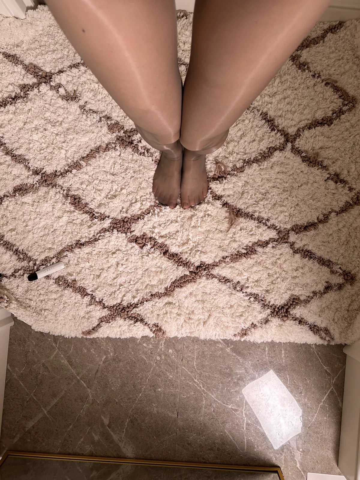 微博博主妮是老虎灰色油丝主题私房性感服饰配闪亮灰丝秀翘臀美腿诱惑写真64P