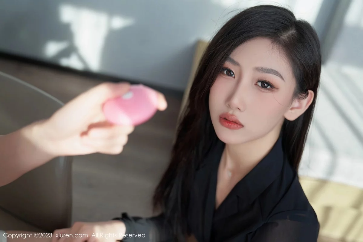 XiuRen第6839期_模特沈青黛互动拍摄露黑色内衣配黑丝吊袜秀曼妙身姿诱惑写真101P